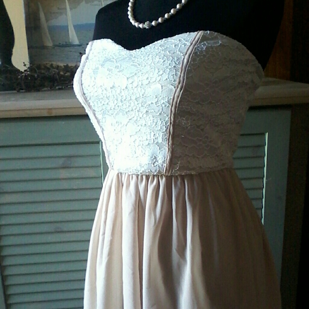Biege and white Benefit dress